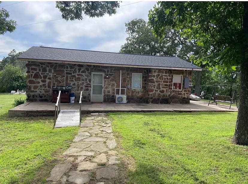 580 Pelican Avenue - Cottage